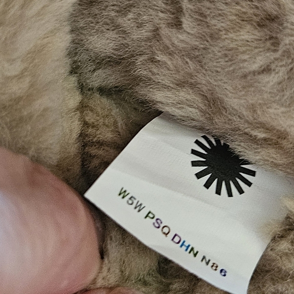 UGG Discoquette Slide Slipper, Size 8 - Picture 2 of 8